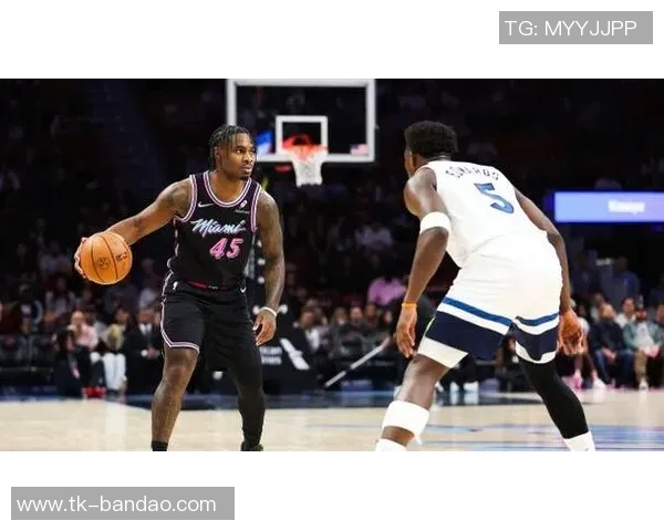 爱德华兹再度离场引发关注第三节后半段再次返回更衣室情况堪忧