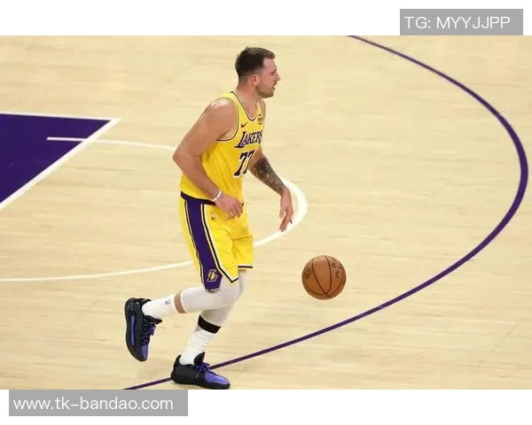 斯玛特强调东契奇在进攻与防守两端都需承担重任与高标准要求