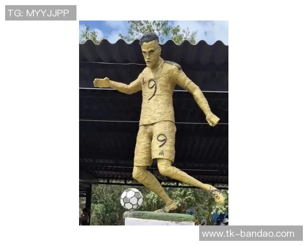 足坛奇葩雕像大盘点萨拉赫C罗大罗法尔考等球星形象奇特引热议