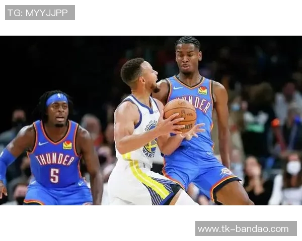 保罗称赞库里与亚历山大在防守端的努力展现出团队精神与责任感